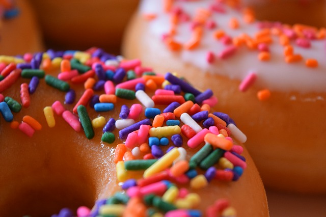 A man is facing Bribery charges after offering free donuts to police in exchange for letting him go and not arresting him.